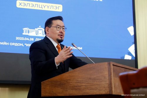 Г.Занданшатар: Иргэдийн 41.5 хувь нь улс төрийн намгүй, нэг хүчтэй удирдагчтай байх тогтолцоог зөв гэж үзжээ
